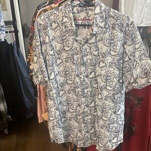 Robert Graham Blue and White Skull Print Casual SS Button Down Shirt